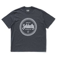 RATS/SOLIDARITY TEE（CHARCOAL）［ソリダリティーT-25春夏］
