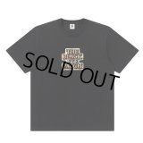 BlackEyePatch/CHOCOLATE CHIP CAMO OG LABEL TEE （BLACK）