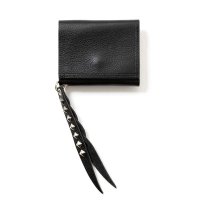 CALEE/PLANE LEATHER MULTI WALLET ＜STUDS CHARM＞（BLACK）［マルチウォレットwithスタッズチャーム-25春夏］