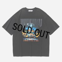 TIGHTBOOTH/INDEPENDENCE S/S T-SHIRT（Black）［プリントT-25夏］