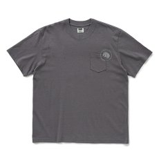 画像1: RATS/CIRCLE POCKET TEE BACK PRINT（CHARCOAL）［プリントポケT-25春夏］ (1)