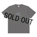 BlackEyePatch/GRAYSCALE LABEL PACK TEE（CHARCOAL）
