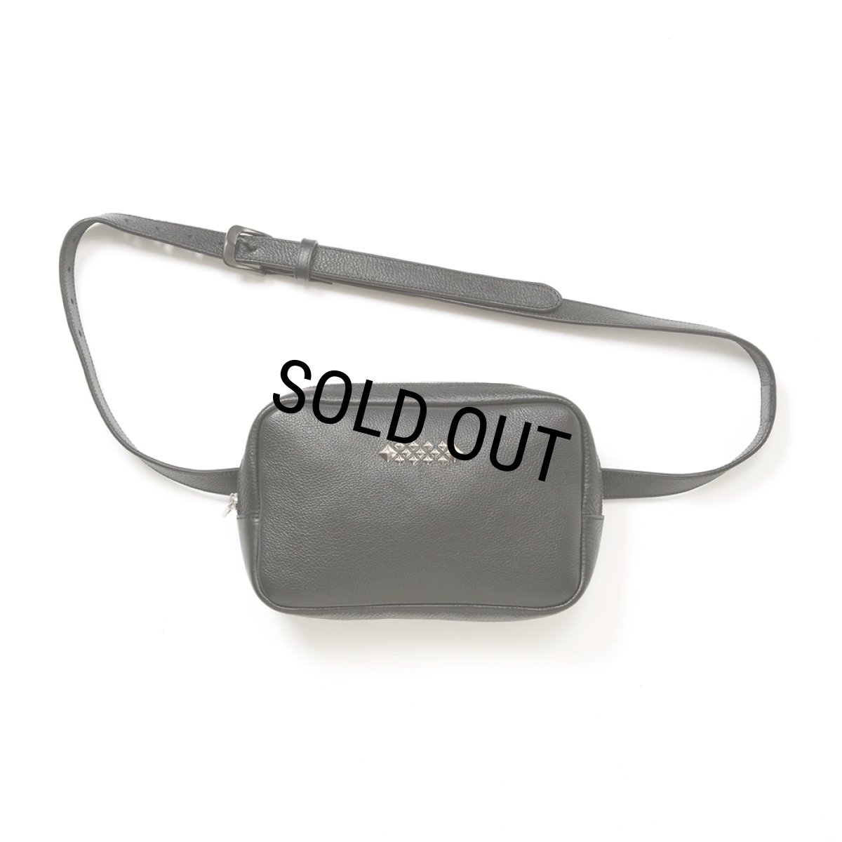 画像1: CALEE/STUDS LEATHER BODY BAG（BLACK）［レザーボディーバッグ-25秋冬］ (1)