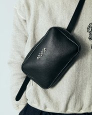 画像8: CALEE/STUDS LEATHER BODY BAG（BLACK）［レザーボディーバッグ-25秋冬］ (8)
