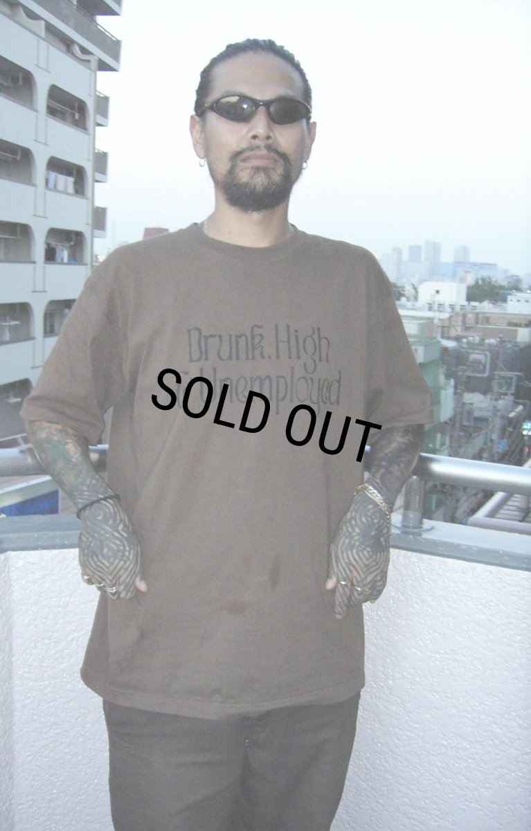 画像3: exodus/Drunk,High & Unemployed T SHIRT（BROWN）［プリントT-25秋冬］ (3)