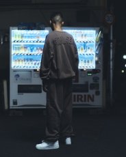 画像3: BlackEyePatch/HWC EMBROIDERED PIGMENT DYED CREW SWEAT（BROWN） (3)