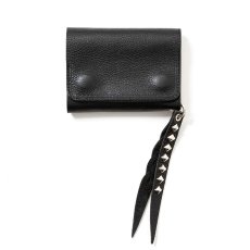 画像1: CALEE/PLANE LEATHER FLAP HALF WALLET＜STUDS CHARM＞（BLACK）［プレーンレザーハーフウォレットwithスタッズチャーム-25秋冬］ (1)