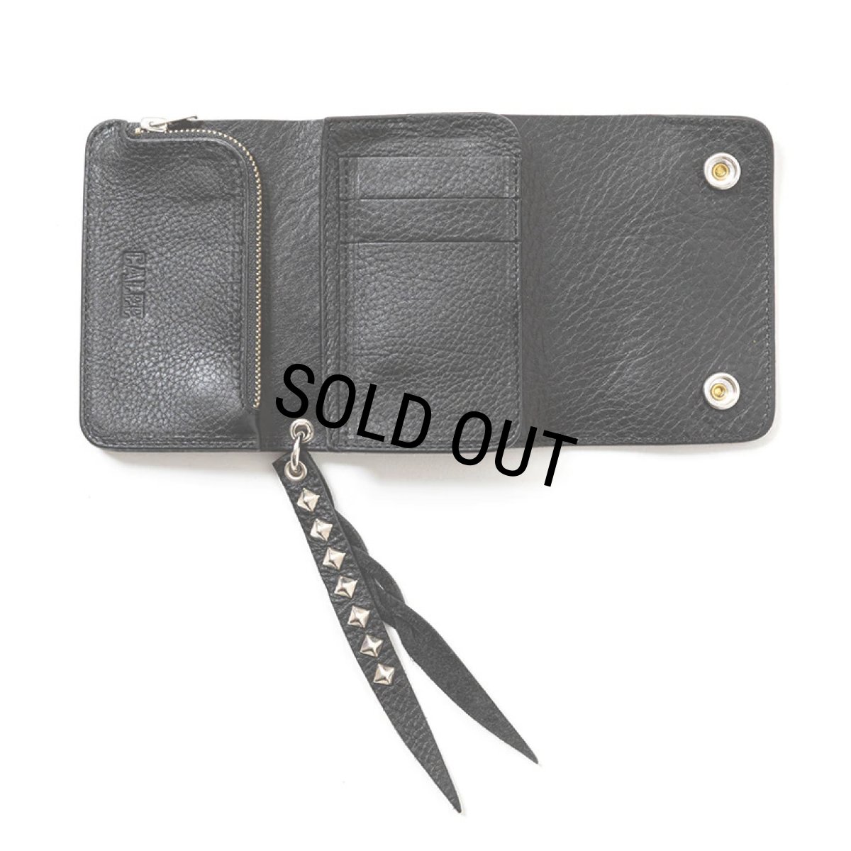 画像4: CALEE/PLANE LEATHER FLAP HALF WALLET＜STUDS CHARM＞（BLACK）［プレーンレザーハーフウォレットwithスタッズチャーム-25秋冬］ (4)