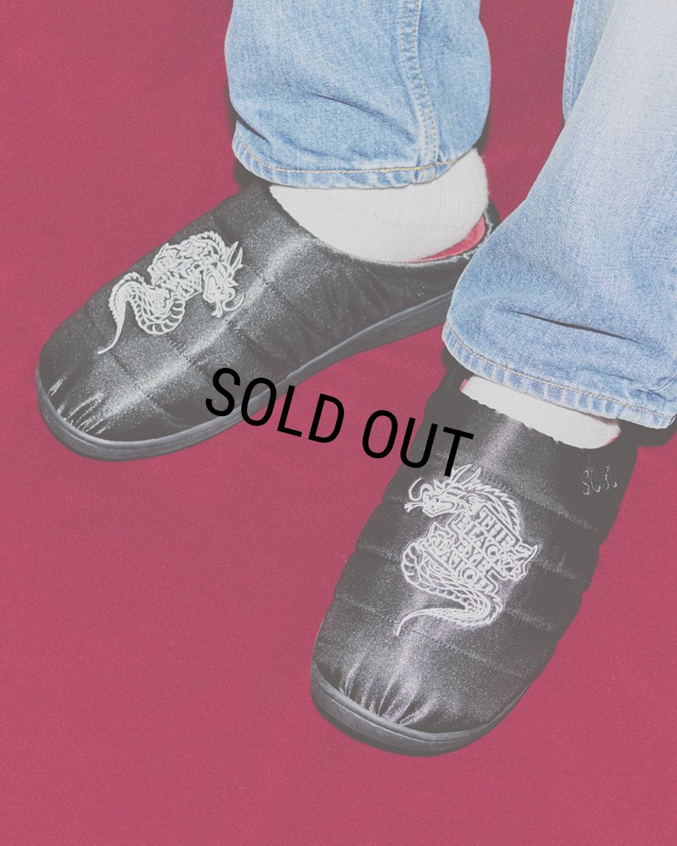 画像3: BlackEyePatch/SATIN DRAGON SUBU SANDALS（BLACK） (3)