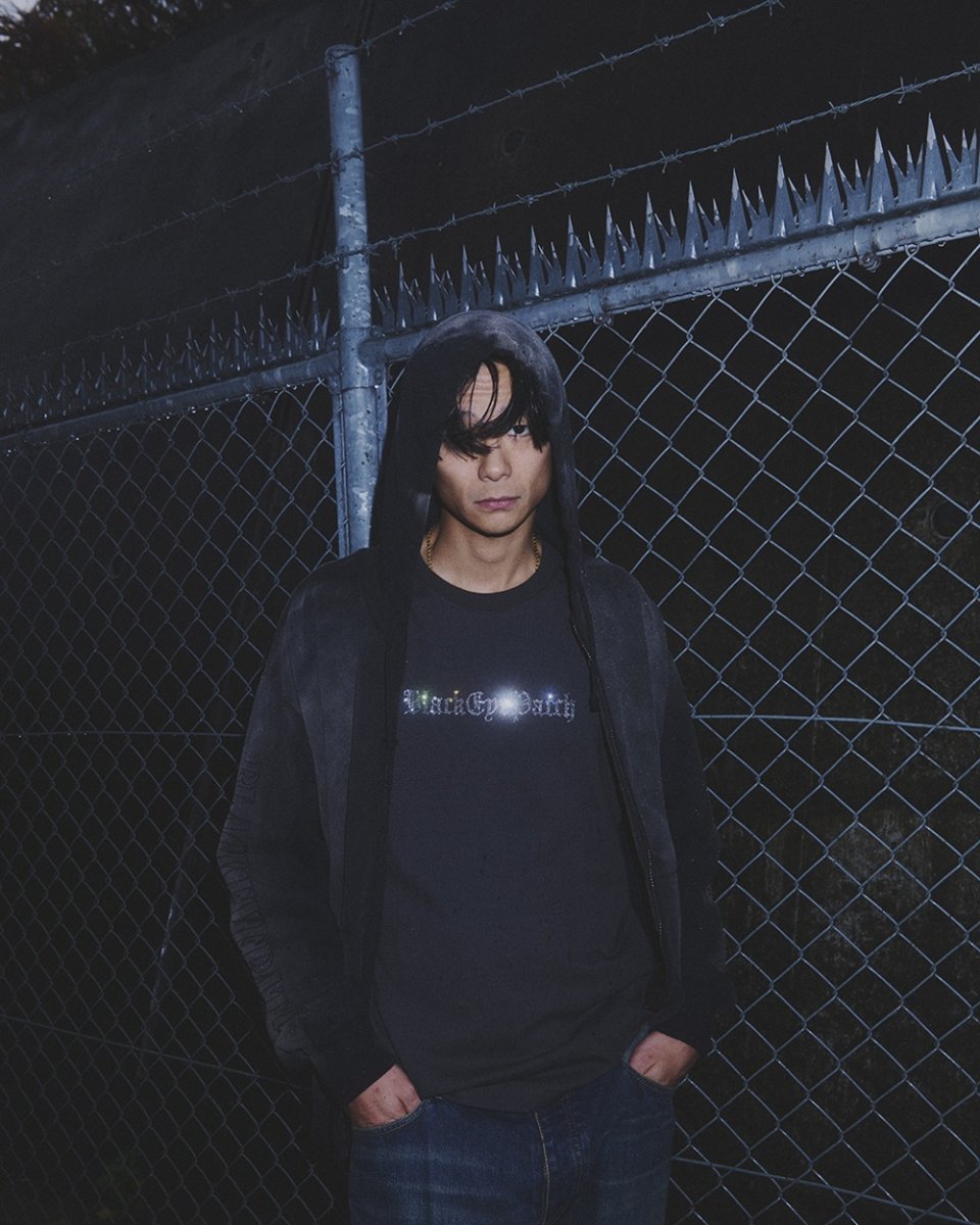 画像3: BlackEyePatch/RHINESTONED OE LOGO L/S TEE（CHARCOAL） (3)