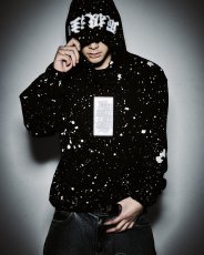 画像3: BlackEyePatch/SPLATTERED REFLECTOR HWC LABEL HOODIE（BLACK） (3)