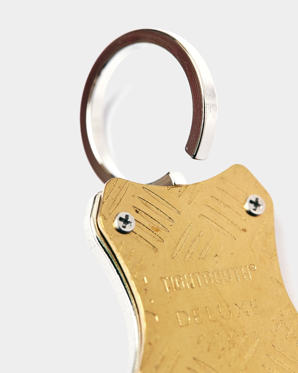 画像4: TIGHTBOOTH/CHECKER PLATE CARABINER（TIGHTBOOTH x DELUXE）（Brass）［チェッカープレートカラビナ-25冬］ (4)