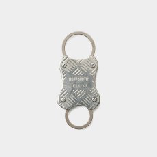 画像1: TIGHTBOOTH/CHECKER PLATE CARABINER（×DELUXE）（Nickel）［チェッカープレートカラビナ-25冬］ (1)