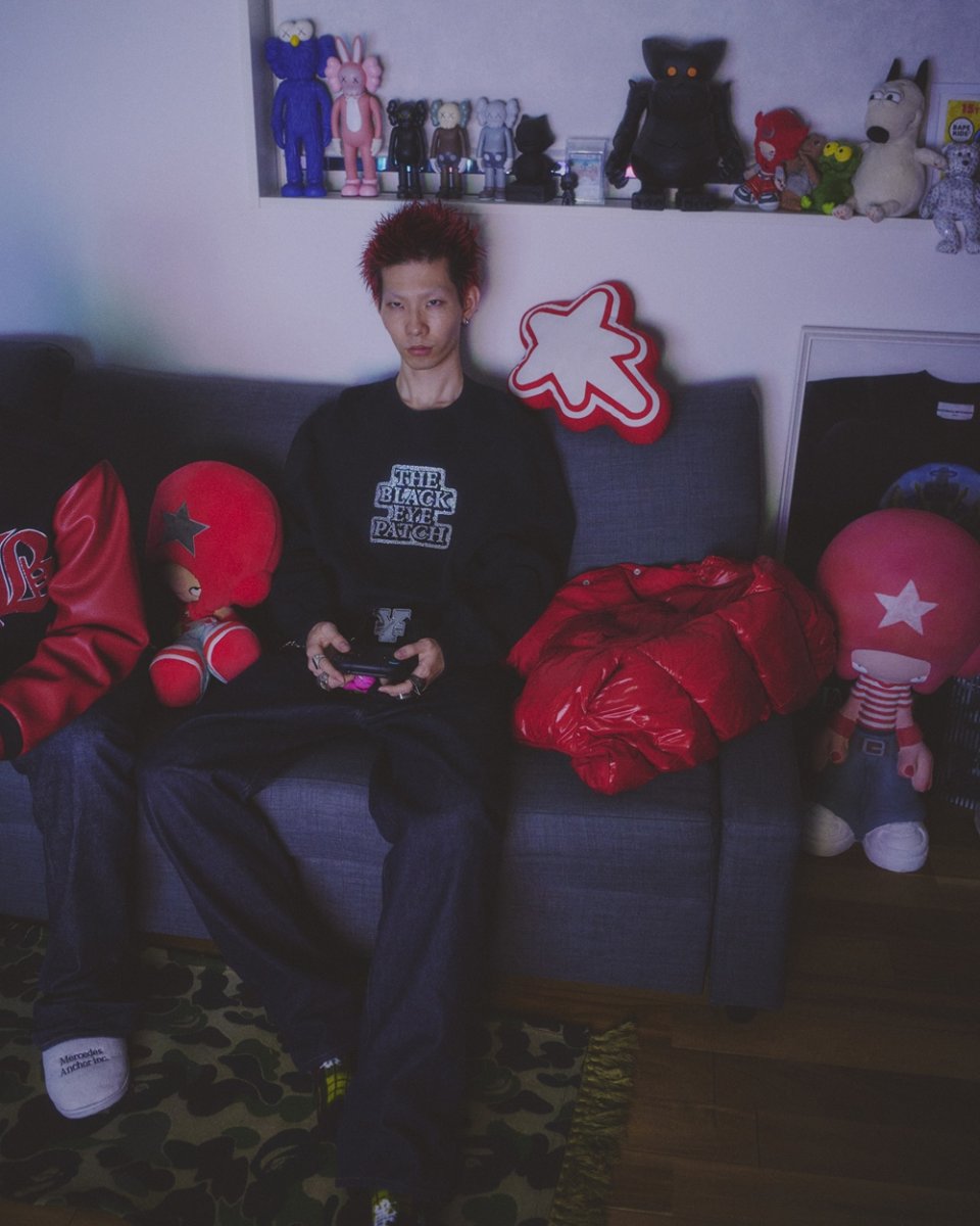 画像4: BlackEyePatch/RHINESTONED OG LABEL CREW SWEAT（BLACK） (4)