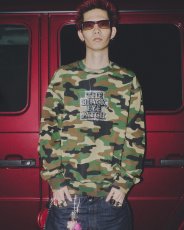 画像3: BlackEyePatch/RHINESTONED OG LABEL CREW SWEAT（WOODLAND CAMO） (3)