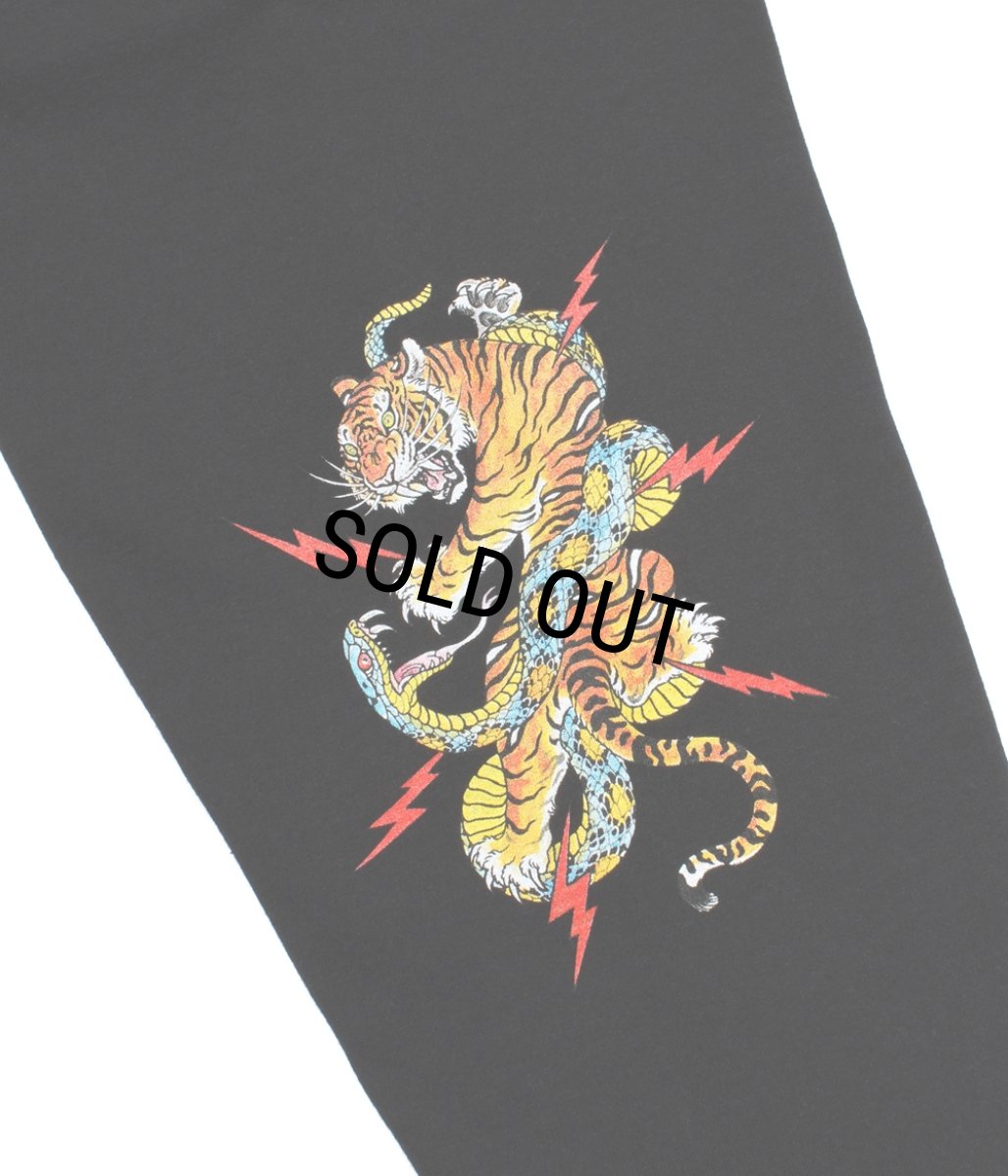 画像2: WACKO MARIA/TIM LEHI / WASHED HEAVY WEIGHT LONG SLEEVE T-SHIRT（BLACK）［プリント長袖T-25秋冬］ (2)