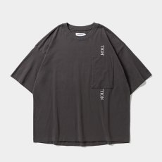 画像2: TIGHTBOOTH/STRAIGHT UP S/S T-SHIRT（Charcoal）［ストレートアップT-26春夏］ (2)