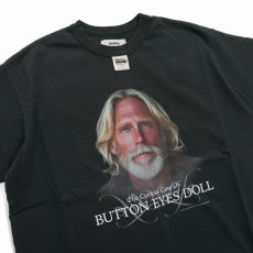 画像2: DAIRIKU/BUTTON EYE DOLL H-S Tag Tee（Black）［プリントT-26春夏］ (2)