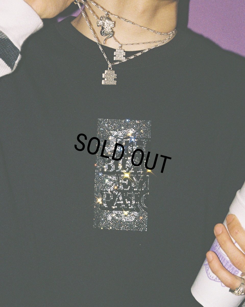 画像4: BlackEyePatch/RHINESTONE GRAYSCALE HWC LABEL TEE（BLACK） (4)