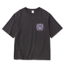 画像2: CALEE/VINTAGE TYPE FLAME LOGO PINSTRIPING S/ S TEE ＜NATURALLY PAINT DESIGN＞（INK BLACK）［プリントT-26春夏］ (2)