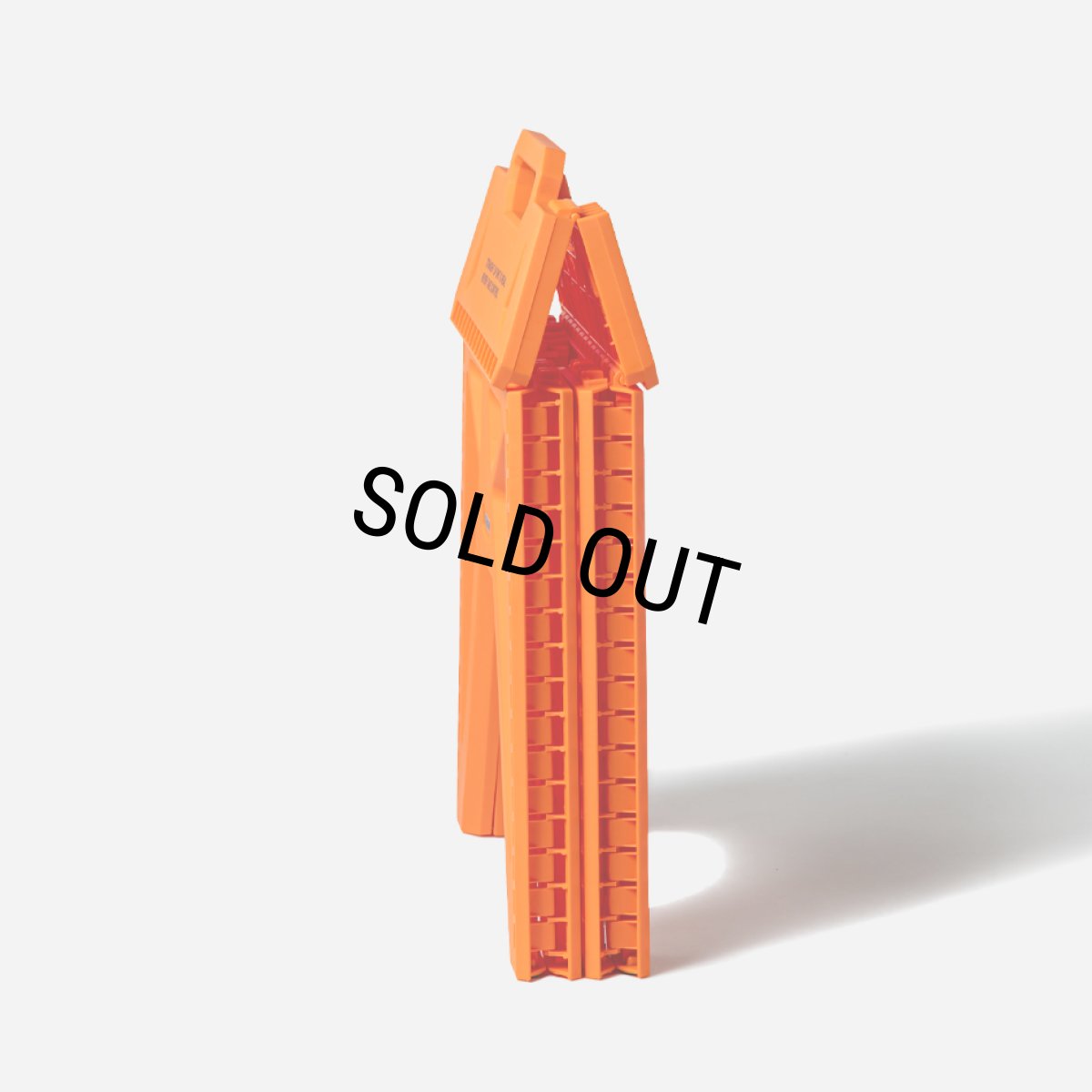 画像5: TIGHTBOOTH/LABEL LOGO FOLDING STOOL（Orange）［フォールディングスツール-26春夏］ (5)