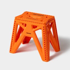 画像1: TIGHTBOOTH/LABEL LOGO FOLDING STOOL（Orange）［フォールディングスツール-26春夏］ (1)