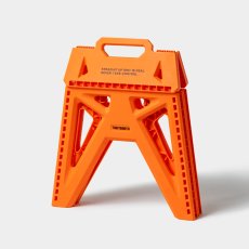画像4: TIGHTBOOTH/LABEL LOGO FOLDING STOOL（Orange）［フォールディングスツール-26春夏］ (4)