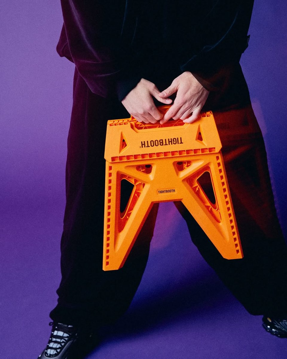 画像10: TIGHTBOOTH/LABEL LOGO FOLDING STOOL（Orange）［フォールディングスツール-26春夏］ (10)