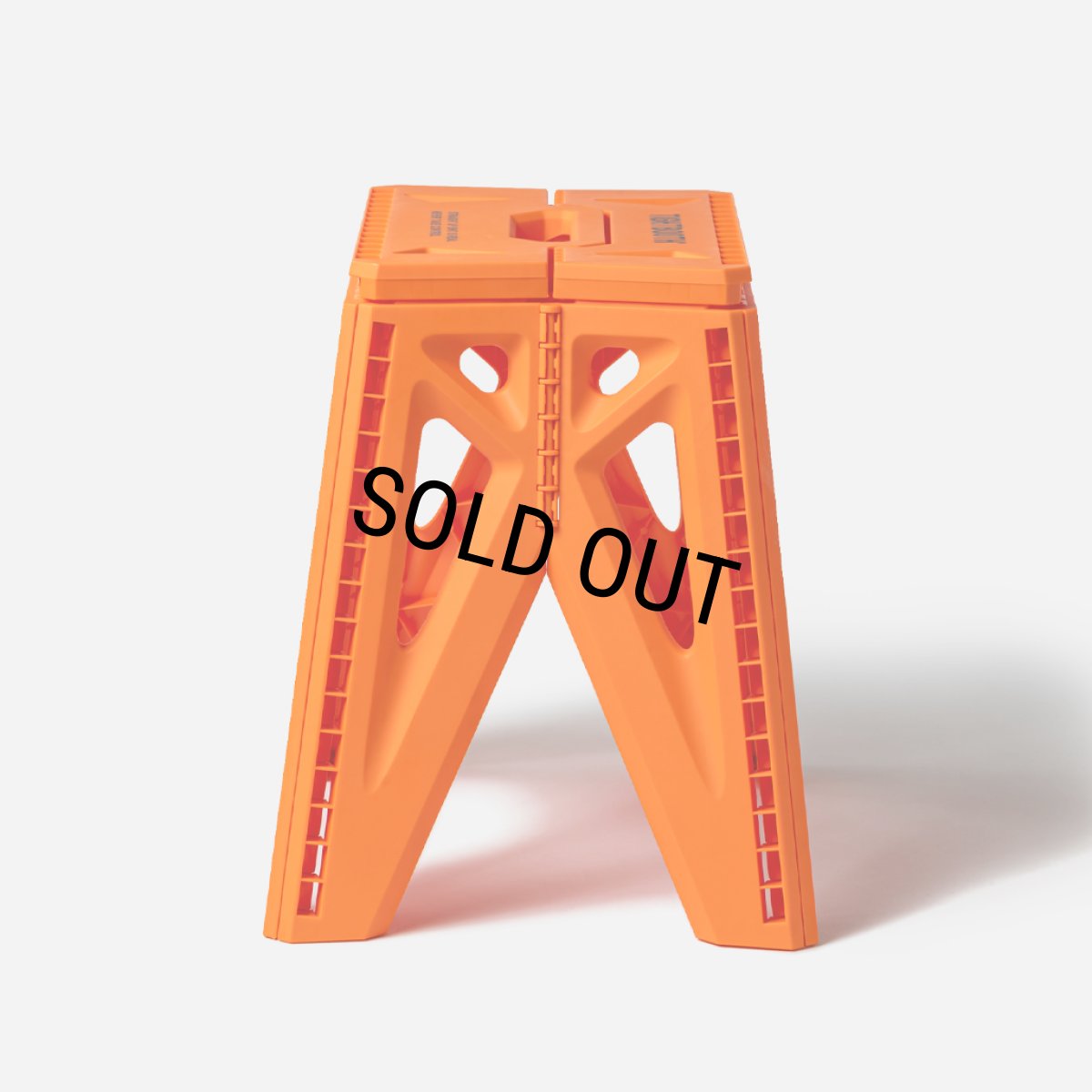 画像3: TIGHTBOOTH/LABEL LOGO FOLDING STOOL（Orange）［フォールディングスツール-26春夏］ (3)