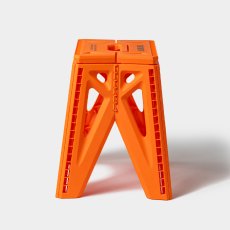 画像3: TIGHTBOOTH/LABEL LOGO FOLDING STOOL（Orange）［フォールディングスツール-26春夏］ (3)