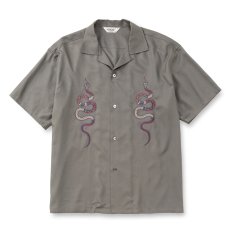 画像1: CALEE/EMBROIDERY SNAKE S/S SH ＜MIHO MURAKAMI DESIGN＞（CHARCOAL）［スネーク刺繍シャツ-26春夏］ (1)