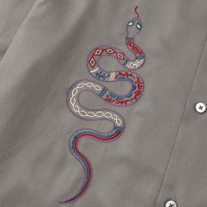 画像5: CALEE/EMBROIDERY SNAKE S/S SH ＜MIHO MURAKAMI DESIGN＞（CHARCOAL）［スネーク刺繍シャツ-26春夏］ (5)