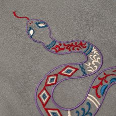 画像6: CALEE/EMBROIDERY SNAKE S/S SH ＜MIHO MURAKAMI DESIGN＞（CHARCOAL）［スネーク刺繍シャツ-26春夏］ (6)