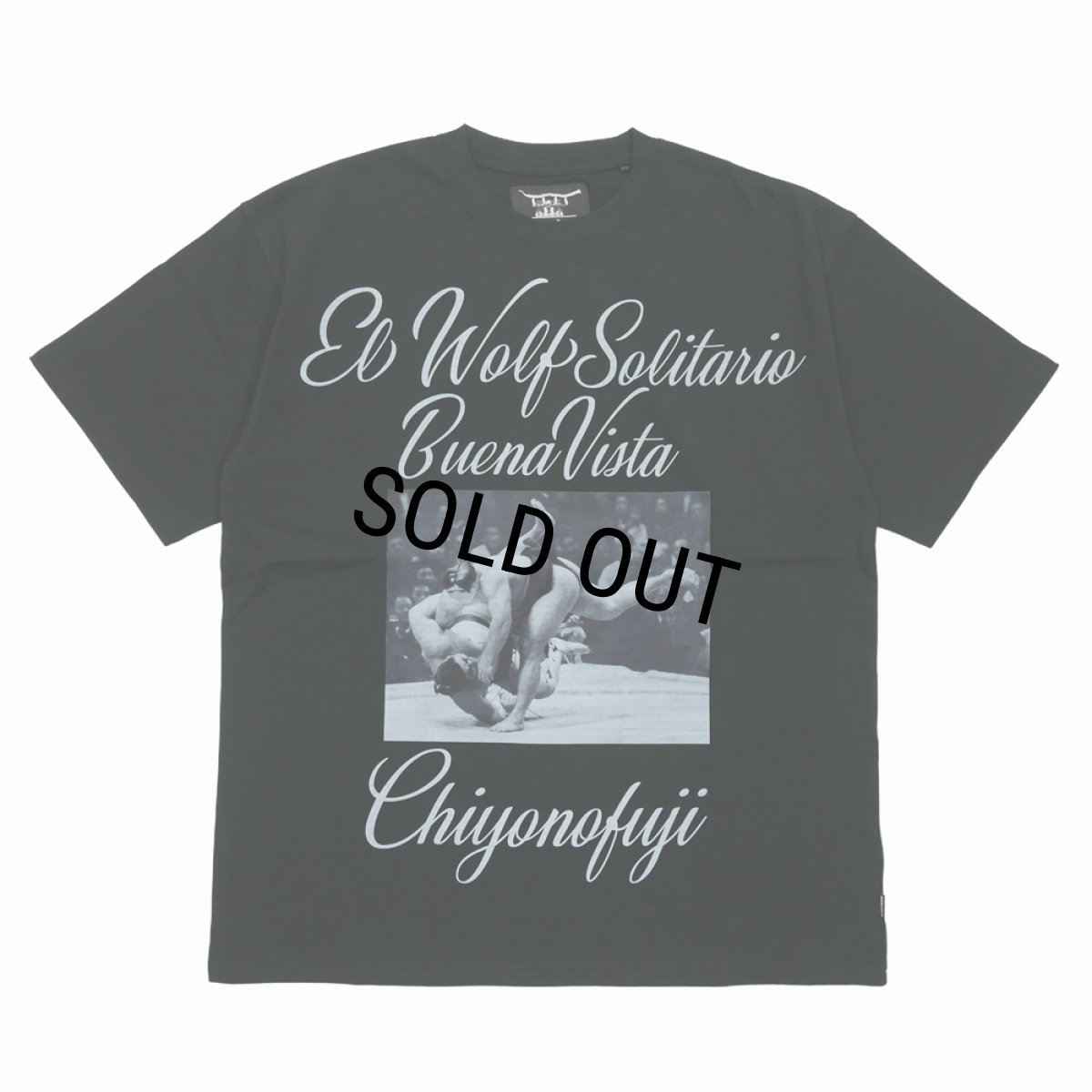 画像1: BUENA VISTA/El wolf solitario tee tres（×千代の富士）（BLACK）［プリントT-26春夏］ (1)