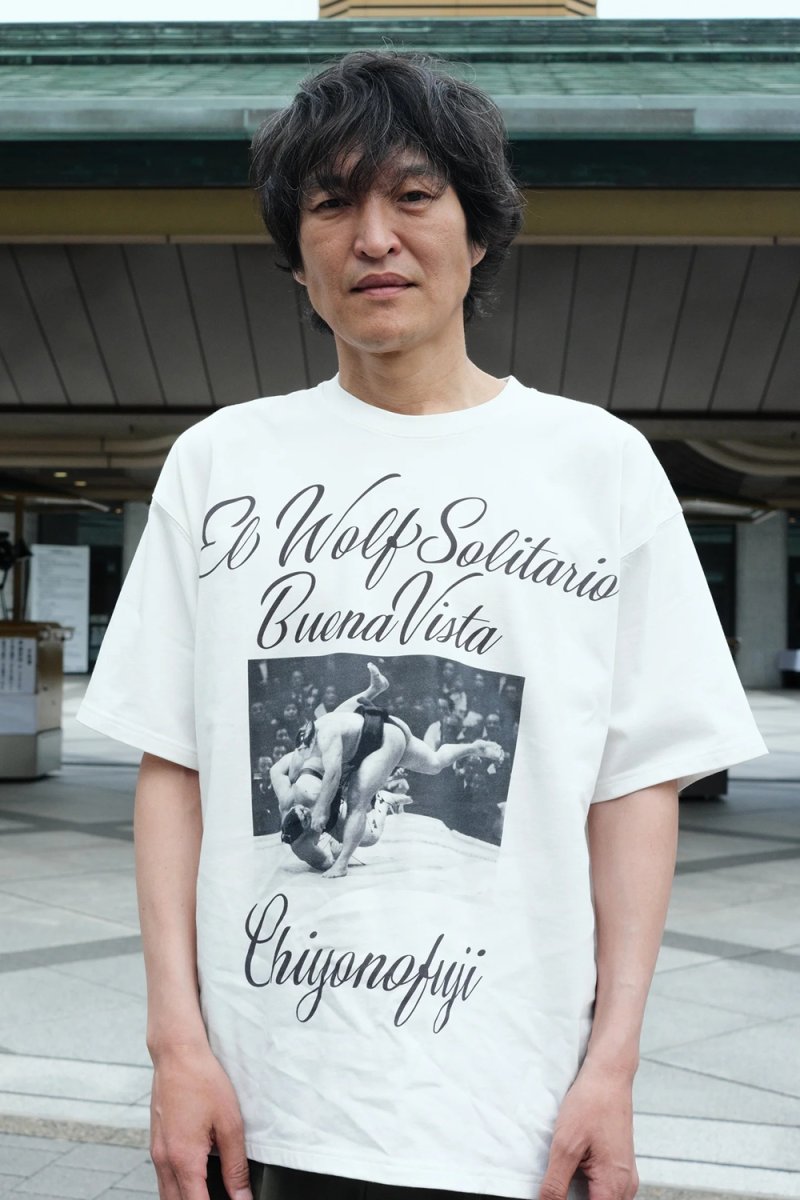 画像3: BUENA VISTA/El wolf solitario tee tres（×千代の富士）（WHITE）［プリントT-26春夏］ (3)
