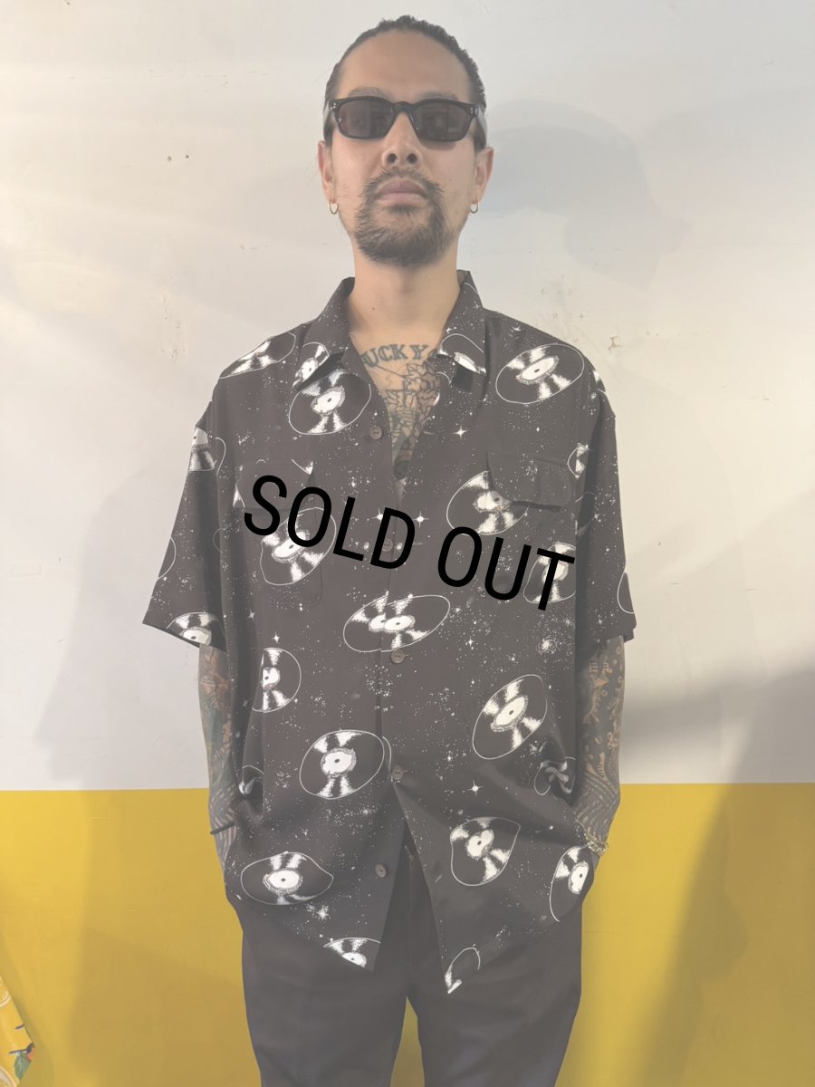 画像3: exodus brand/SPACE VINYL RECORD HAWAIIAN SHIRT（D BROWN）［スペースビニールレコードハワイアンシャツ-26春夏］ (3)