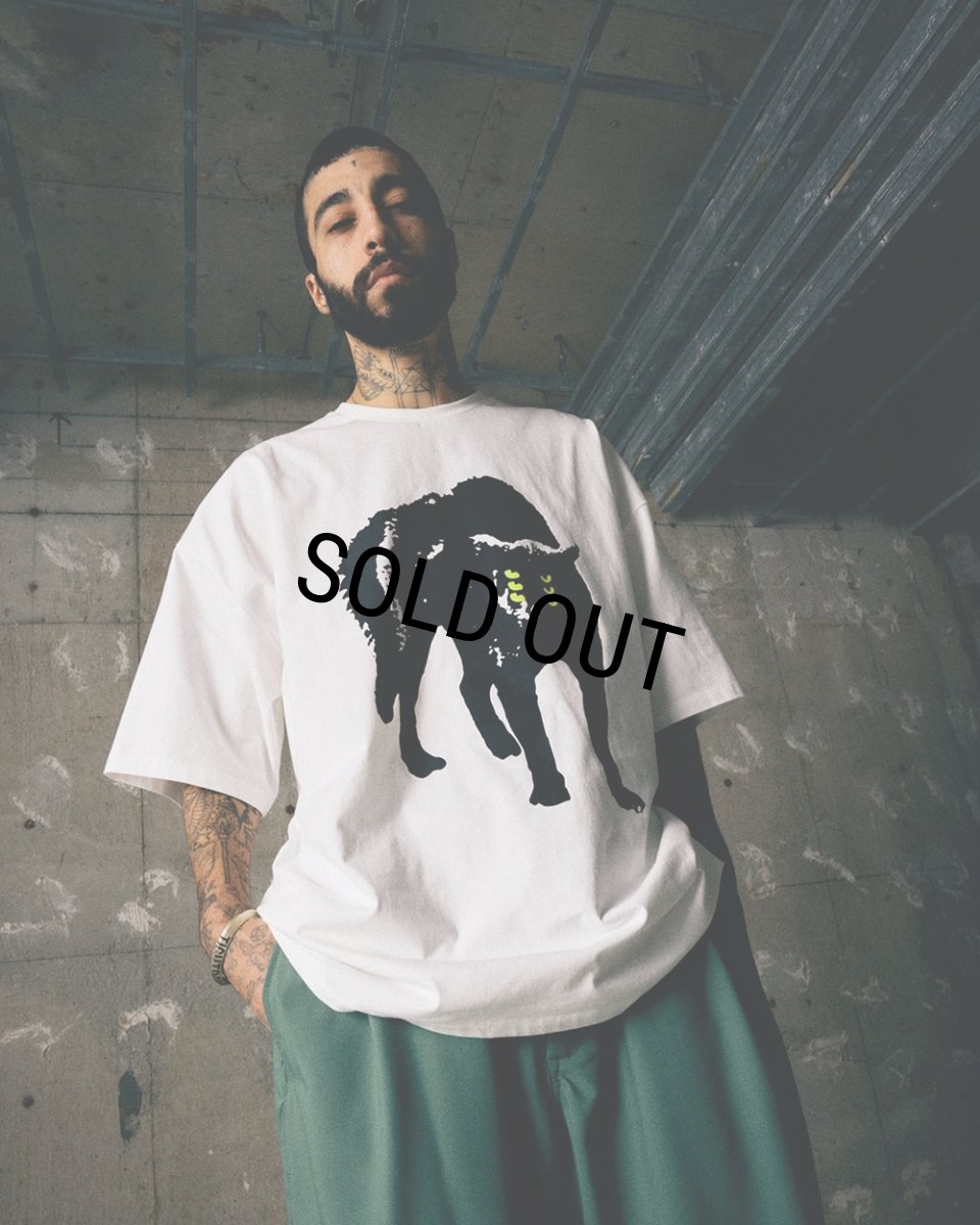 画像2: TIGHTBOOTH/NEON EYES S/S T-SHIRT（White）［ネオンアイズT-26夏］ (2)
