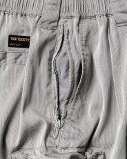 画像8: TIGHTBOOTH/STRIPE BAGGY CARGO PANTS（Gray）［ストライプバギーカーゴパンツ-26夏］ (8)
