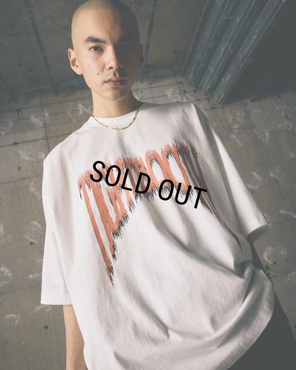画像2: TIGHTBOOTH/JAGGED LOGO S/S T-SHIRT（White）［ジャッジドロゴT-26夏］ (2)