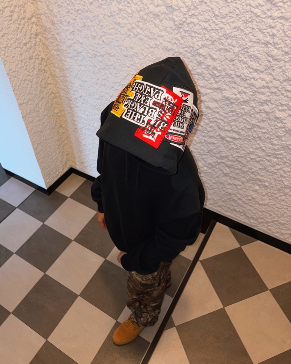 画像4: BlackEyePatch/ASSORTED LABELS EMBROIDERED HOODIE（BLACK） (4)