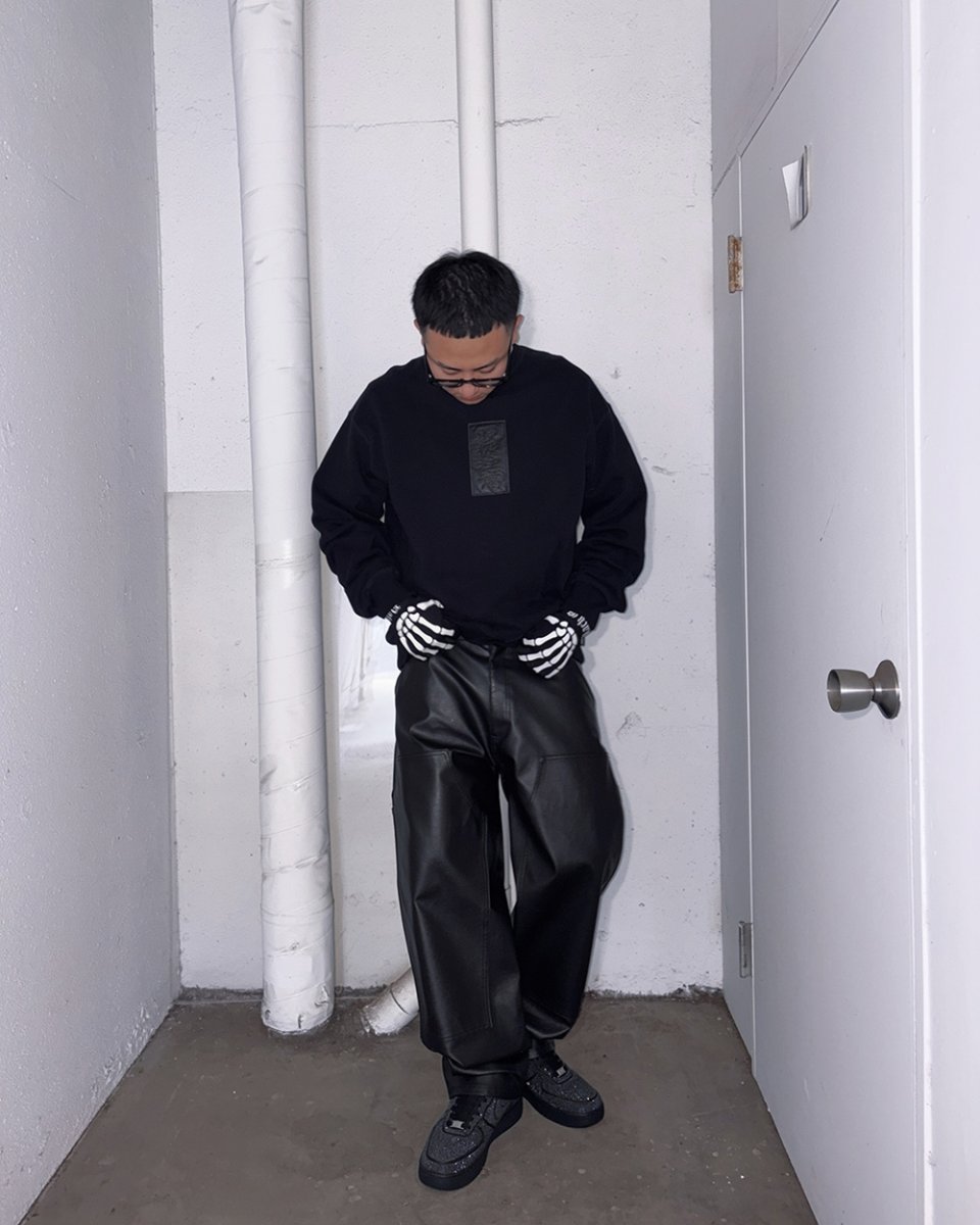 画像5: BlackEyePatch/HWC LEATHER PATCH CREW SWEAT（BLACK） (5)