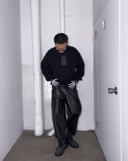 画像5: BlackEyePatch/HWC LEATHER PATCH CREW SWEAT（BLACK） (5)