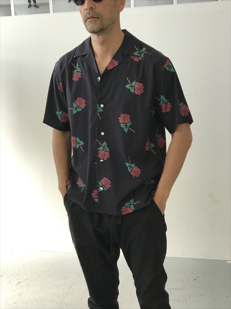 Rottweiler Rose Open Collar Ss Shirts ネイビー 30 Off ローズ柄オープンカラーシャツ 春夏 Jonas