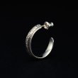 画像1: ANTIDOTE BUYERS CLUB/Engraved Hoop Earring（Single）（Silver） (1)