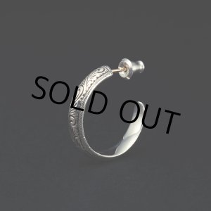 画像: ANTIDOTE BUYERS CLUB/Engraved Hoop Earring（Single）（Silver）［フープイヤリング］