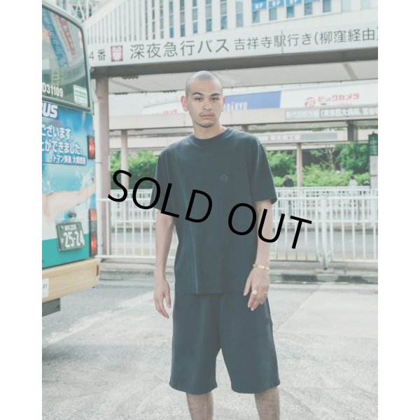 画像2: BlackEyePatch/PIGMENT DYED SMALL OG LABEL TEE（BLACK） (2)