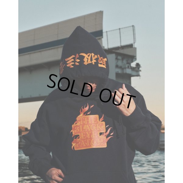 画像2: BlackEyePatch/BURNING OG LABEL HWC HOODIE（WHITE） (2)