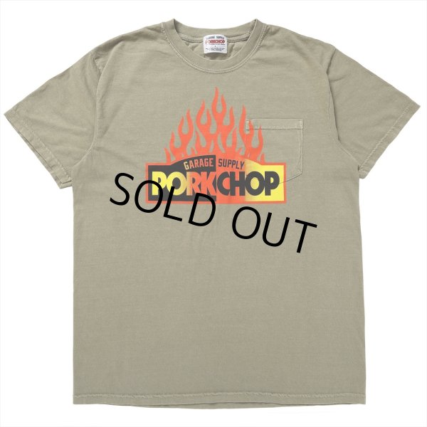 画像1: PORKCHOP/FIRE BLOCK POCKET TEE（KHAKI）［プリントポケT-23秋冬］ (1)