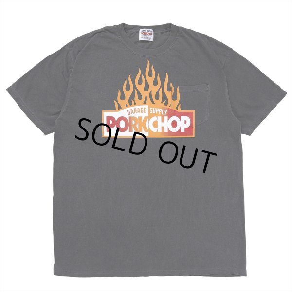 画像1: PORKCHOP/FIRE BLOCK POCKET TEE（ASH BLACK）［プリントポケT-23秋冬］ (1)