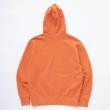 画像2: RATS/CROSS NECK HOODIE BLACK TAG（ORANGE）［プルオーバーパーカー-23秋冬］ (2)